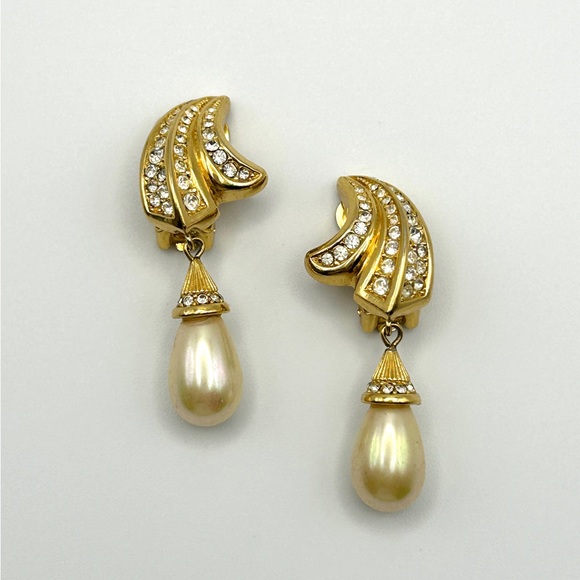 STUNNING Christian Dior Vintage Gold Tone Clear Crystal Clip On Pearl Earrings - Picture 8 of 16
